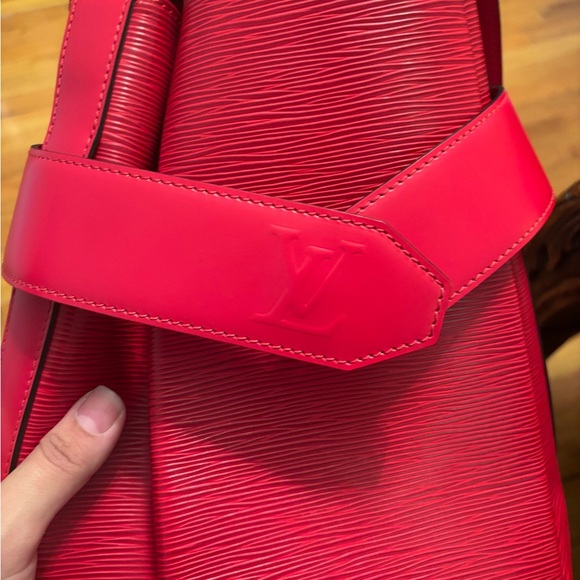 Louis Vuitton Red Epi sac Depaule - Picture 8 of 10